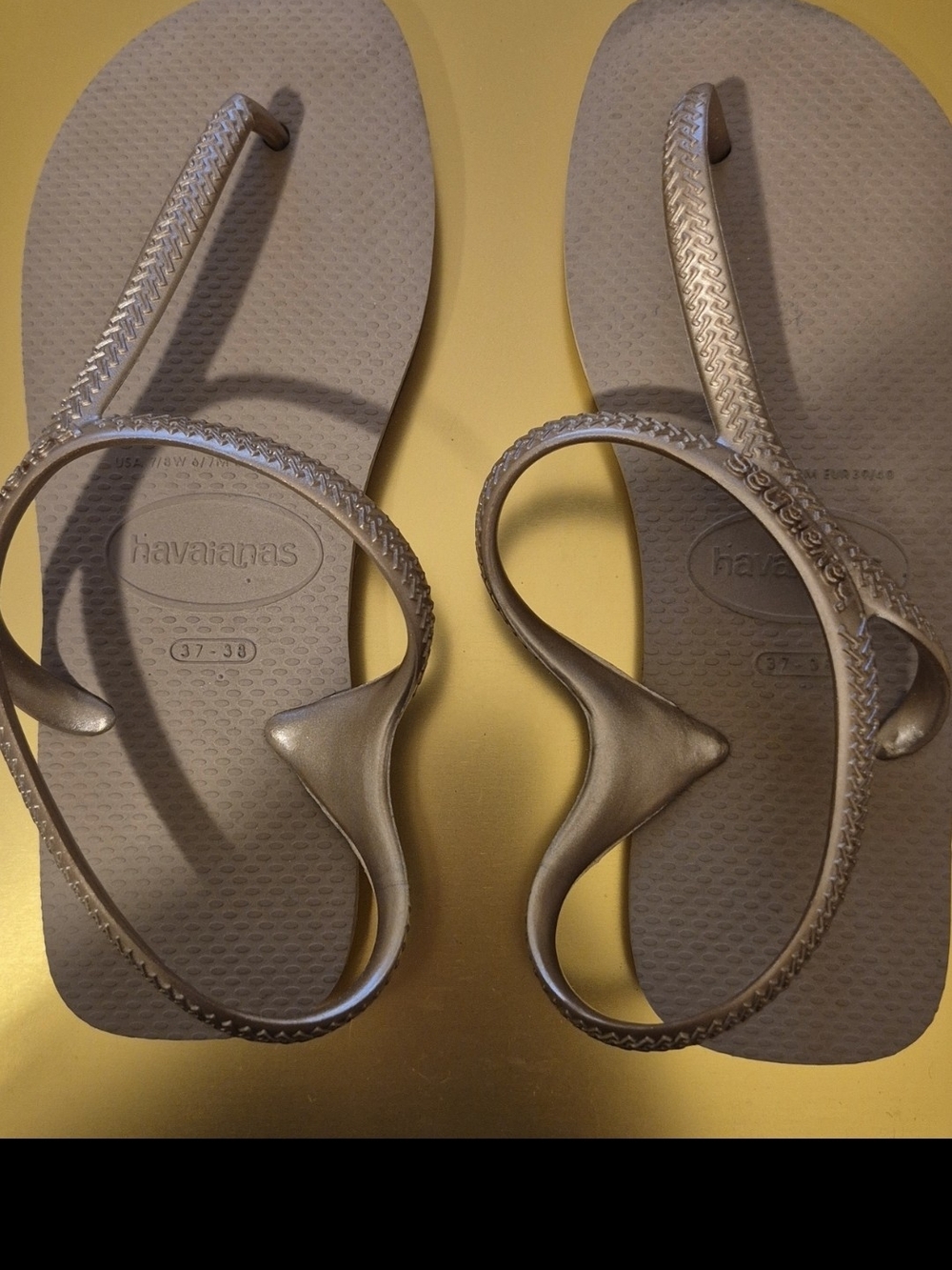 Havaianas Women’s Metallic Gold T-Strap Sandals